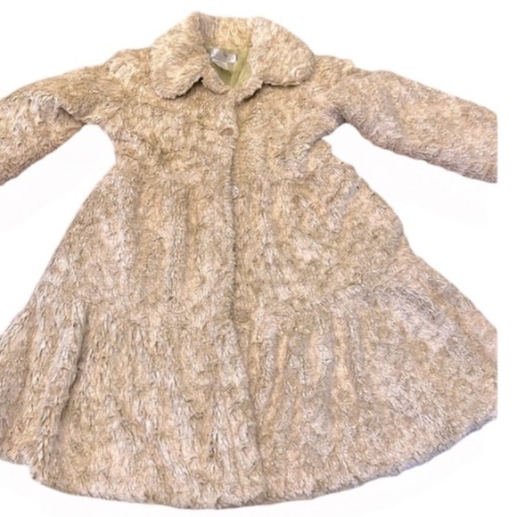 Girls size 8 faux fur widgeon coat in good used condition - Picture 1 of 5